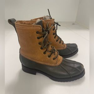 Frye leather upper Veronica Duck Boots tan/green 6-1/2